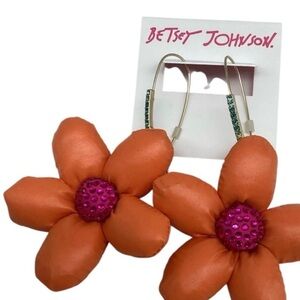 🩷Betsey Johnson Orange and Pink Floral Earrings 🩷